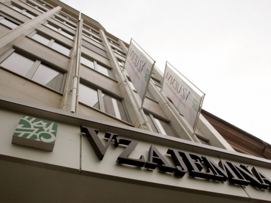 Tri četrtine delnic vzajemne še vedno čaka na lastnika, kaj se skriva za padcem cene?
