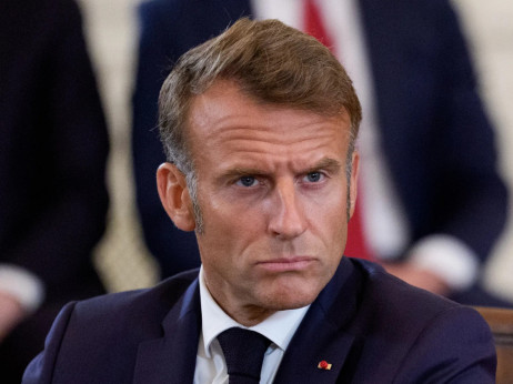 Macron imenoval novega premierja: 'To je klofuta volivcem'