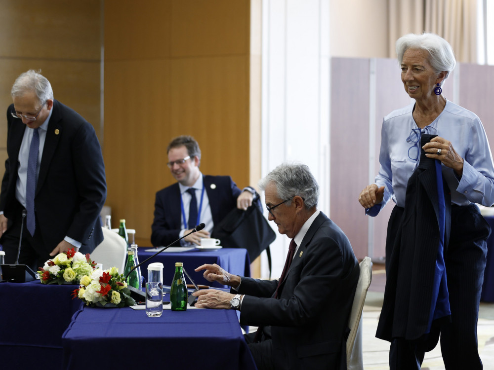 Zgodbe tedna: Fed reže, ECB s premorom, vrh Trump-Xi in najcenejša posojila