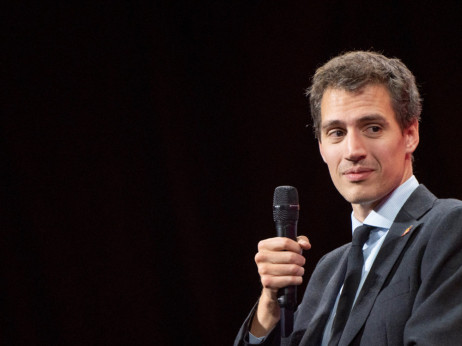 Francoski AI-startup zbral rekordnih 830 milijonov dolarjev za gradnjo podatkovnega centra