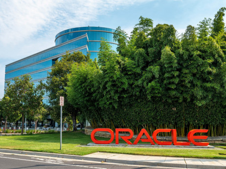 Spor Oracla in Blue Owla glede podatkovnega centra pretresa trga