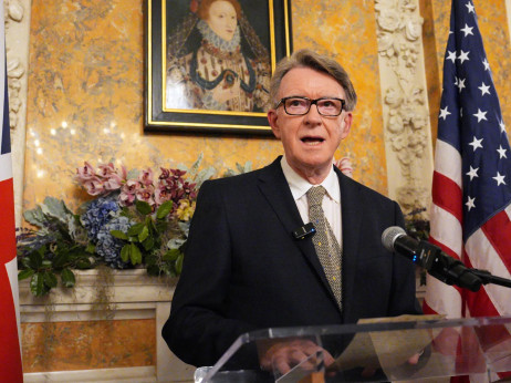 Zaostritev afere Epstein: britanska policija naredila novo aretacijo