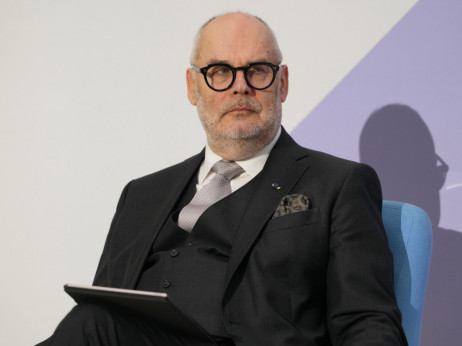 Kaj se lahko Slovenci naučimo od Estoncev? Intervju s predsednikom Alarjem Karisom