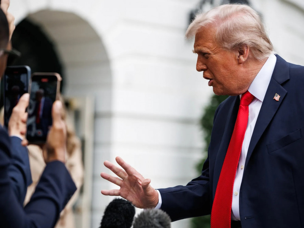 Trump vrača udarec s 100-odstotnimi carinami. Kaj bo s čipariji?