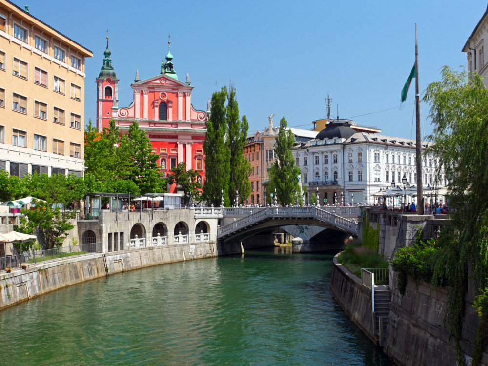 Do službe po Ljubljanici ali Dravi? Z ambicioznimi načrti bi oživili rečni promet