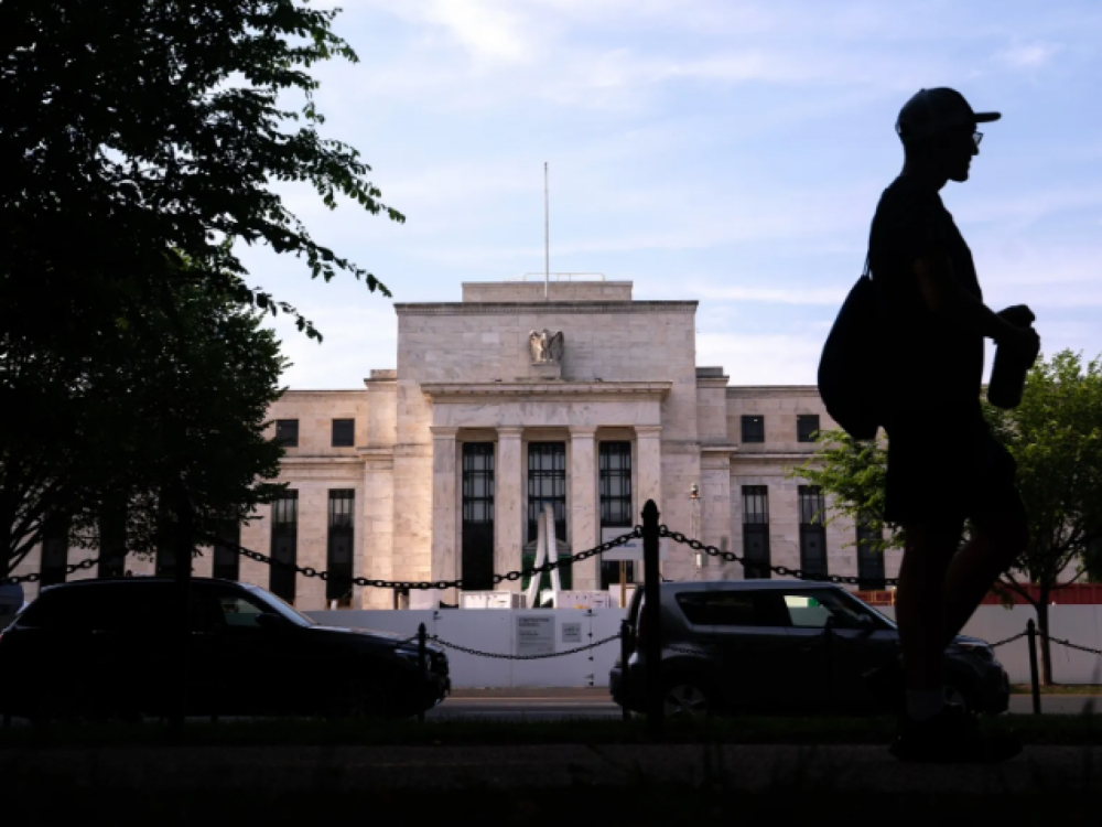 Top 5 novic za začetek dneva: 'Ni več poti brez tveganja'