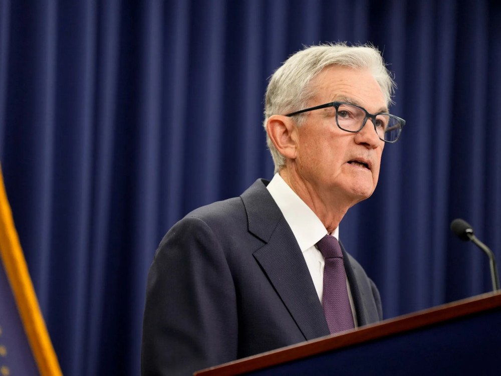 Fed reže obresti, brez jasnega signala za naprej