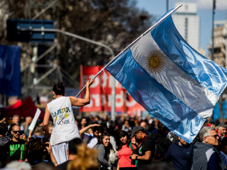 Obstajajo štiri vrste držav: razvite, nerazvite ter Japonska in Argentina