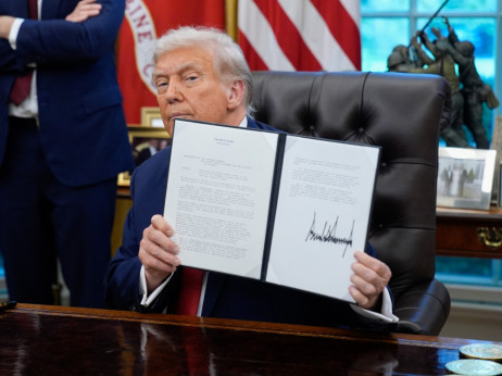 Trumpova matematika: Več kot ima tujih čipov, dražji bo izdelek