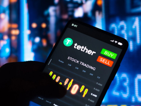 Tether kupil slovensko družbo za 105 milijonov evrov. Kaj se z njo dogaja danes?
