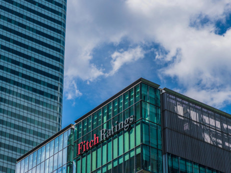 Fitch Sloveniji zvišal bonitetno oceno, kje vidi nevarnosti?
