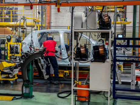 Renault objavil poslovne rezultate: rast prihodkov ob več kot 10-milijardni izgubi