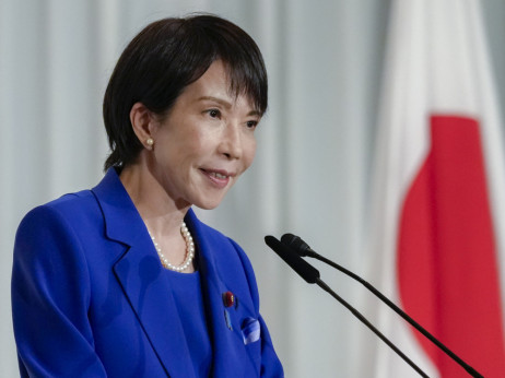 Kaj vlagateljem prinaša zgodovinski obrat v japonski politiki?