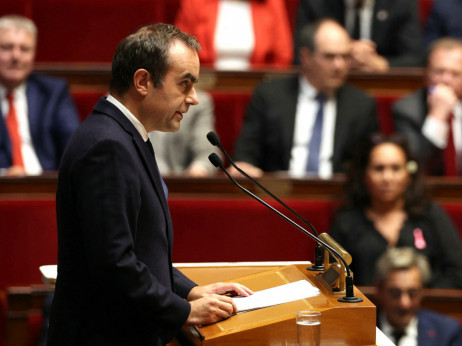 Francoski premier Lecornu pridobil ključno podporo