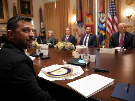 Trump: "Ustavite se na bojni črti, kjerkoli že je"