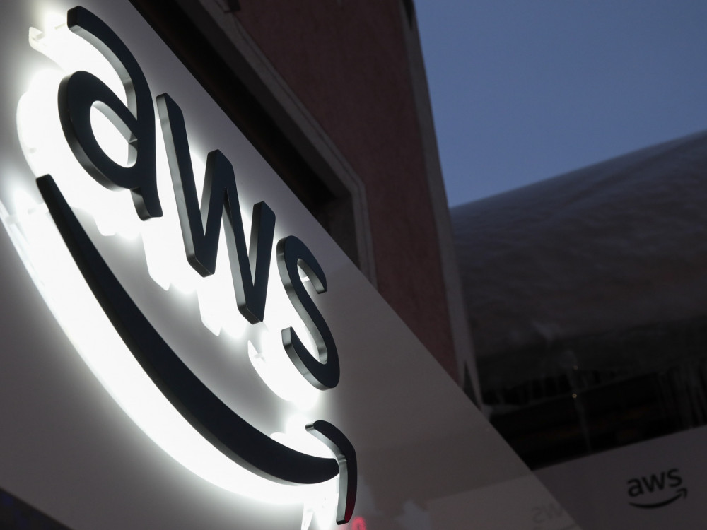 Rast v Amazonovem oblaku podžgala delnico