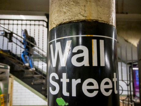 S&P pri rekordu, a tveganja in dvomi naraščajo