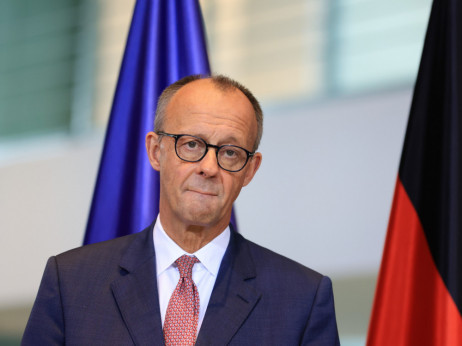 Merz v nevarnosti, podjetja opozarjajo, da je Nemčija v "prostem padu"