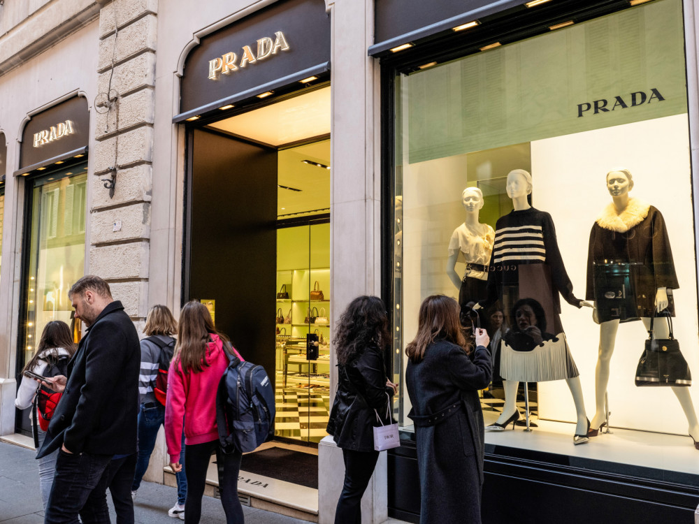 Pradi prodaja letos raste, Miu Miu podžiga optimizem v luksuzni industriji