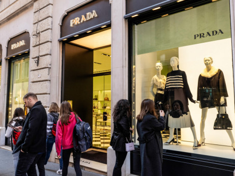 Pradi prodaja letos raste, Miu Miu podžiga optimizem v luksuzni industriji