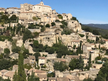 Peljemo vas v Gordes, najbolj obiskano mesto v Provansi