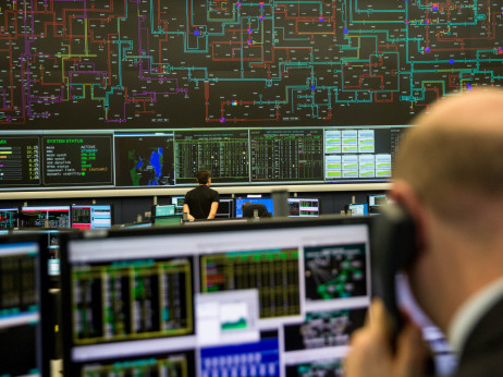 Hitro rastoča sončna energija v Evropi potiska električna omrežja do roba zmogljivosti