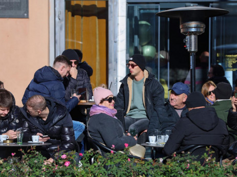 Sve više Hrvata ulaže u dionice i fondove, ali još uvijek im deseci milijardi leže na bankovnim računima