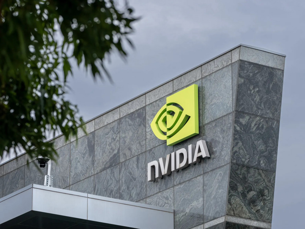 Nvidia prvo podjetje v zgodovini, vredno več kot pet tisoč milijard dolarjev
