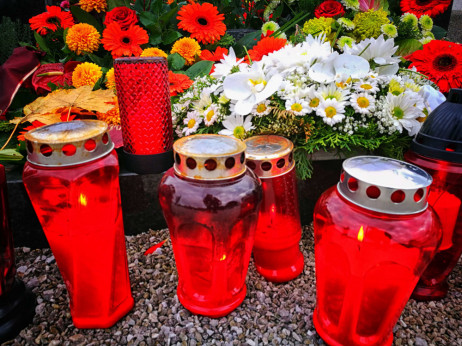 Slovenci med evropskimi rekorderji v porabi (in proizvodnji) nagrobnih sveč