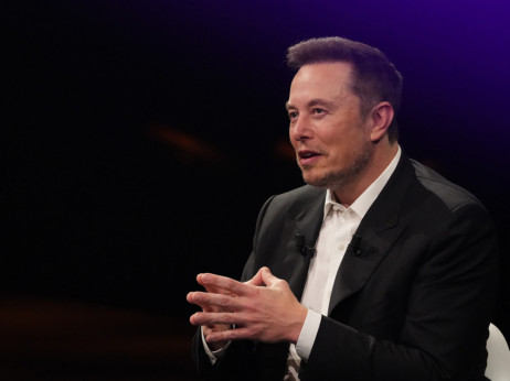 Tesla ukinja dva modela - kam Elon Musk pelje Teslo