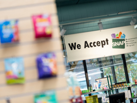 Vrhovno sodišče Trumpovi administraciji zaenkrat dovolilo omejevanje pomoči v hrani