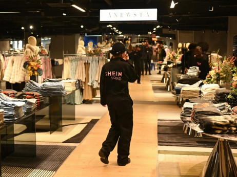 Shein nadaljuje z delovanjem v Franciji 'pod strogim nadzorom'