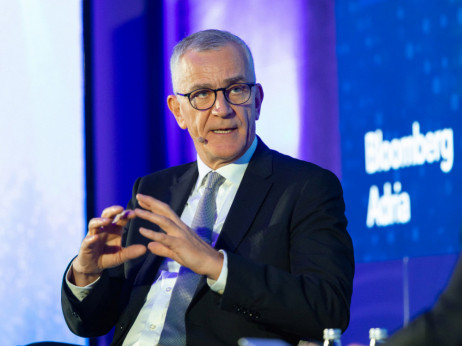 Cazalet, Nato: 'Zasebni sektor potrebuje več predvidljivosti, ne šestmesečnih pogodb'