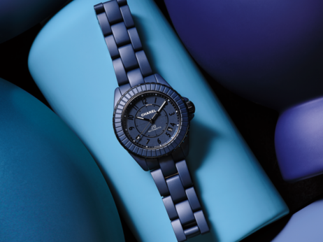 Chanelov J12 v novi modri preobleki