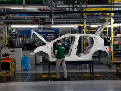 Skok registracij novih avtov v Sloveniji, električna vozila +54 odstotkov