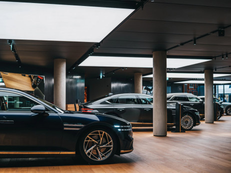 Evropski avtotrg decembra z zgodovinsko prelomnico