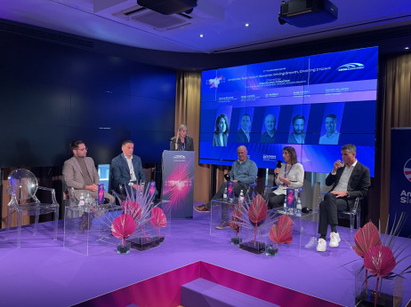 Trumpove carine: Zakaj zelo boli slovenskega Bird Buddya?