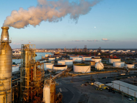 Zakaj se goriva, kljub nizkim cenam nafte, ne cenijo?