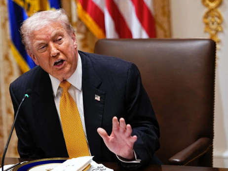 Trump pozval k objavi Epsteinovih dokumentov: 'Ni mi mar!'