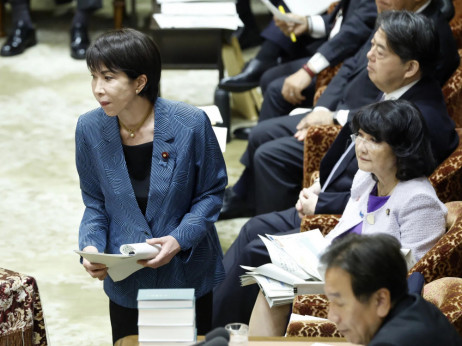 Kitajska stopnjuje spor z Japonsko z grožnjami ekonomskih udarcev