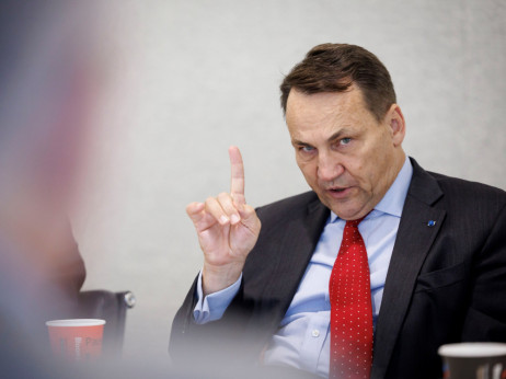 Poljska bo zaradi eksplozije na tirih zaprla ruski konzulat