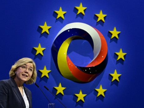 EU AI zakon pod pritiskom: Evropa odlaga pravila da ne izgubi AI-tekme