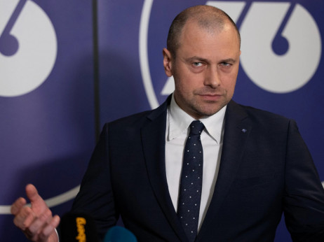 Delničarjem NLB še ena dividenda tik pred božičem