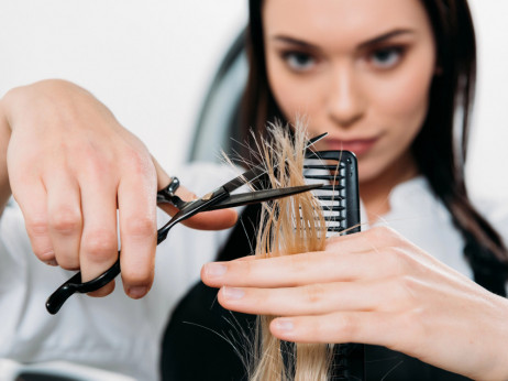 Koliko zaslužijo frizerji in zakaj boste danes za frizuro odšteli več kot kadarkoli prej