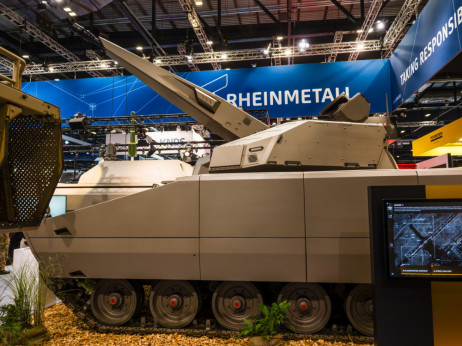 Delnice evropskih orožarjev upadle na najnižjo raven po aprilu