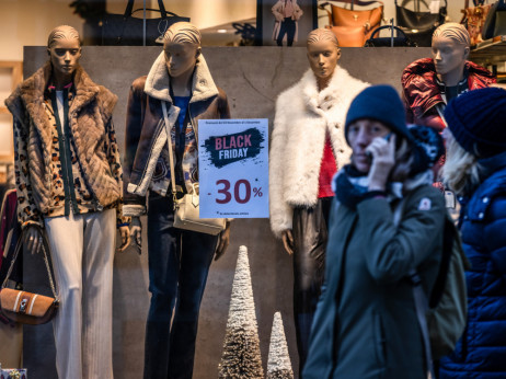 Inflacija v evrskem območju padla na najnižjo raven v več kot enem letu