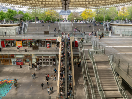 Je gospodarstvo postalo odporno proti politiki?