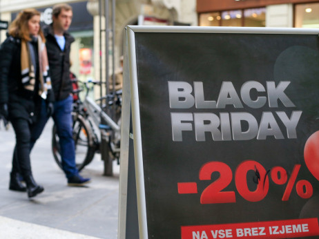 Črni petek 2025: Slovenci kupujemo bolj premišljeno, elektronika pa ruši rekorde