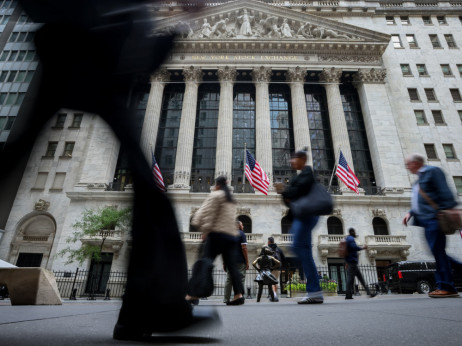 Borzni pregled: S&P na poti mesečne izgube, izpad elektrike prizadel trgovanje