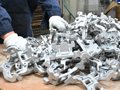 Po invaziji kitajskih EV proizvajalcev še poplava poceni avtodelov - kaj o tem pravi Unior?